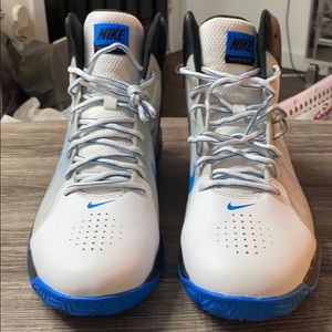 Brand new Nikes men fly wire Max air size 12